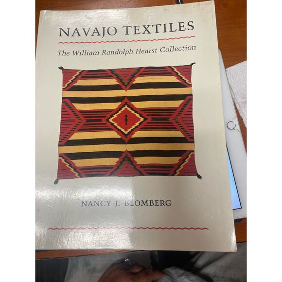Navajo Textiles The William Randolph Hearst Collection by Nancy J. Blomberg - Picture 1 of 8